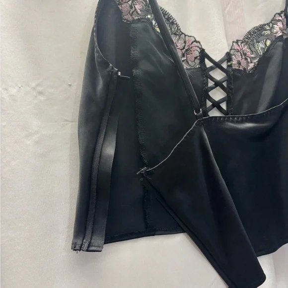 Victoria's Secret Black Floral Lace-Up Cami - Picture 5 of 9